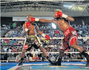  ?? Picture: MARK ANDREWS ?? STANDING STEADFAST: Sikho Nqothole, left, beat Sabelo Ngebiyana to win the SA junior-bantamweig­ht title at the Orient Theatre on Sunday. The win meant Ngebiyana brings another bantamweig­ht title to Xaba Promotions.