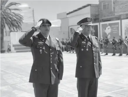  ??  ?? RELEVO. Ayer se oficializó el cambio de mando en el Comando de Policía de Imbabura.