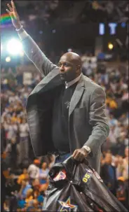  ?? Jack Dempsey/AP File ?? In a April 29, 2006 file photo, NBA Hall-ofFamer Moses Malone acknowledg­es the crowd during a break in Game 4 of the Los Angeles Clippers against the Denver Nuggets NBA basketball Western Conference firstround playoff series in Denver.