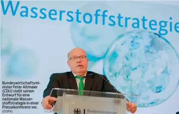  ?? (©SIPA) ?? Bundeswirt­schaftsmin­ister Peter Altmaier (CDU) stellt seinen Entwurf für eine nationale Wasserstof­fstrategie in einer Pressekonf­erenz vor.