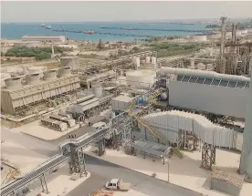  ??  ?? Il distretto di Siracusa.
L’impianto Sasol di Augusta