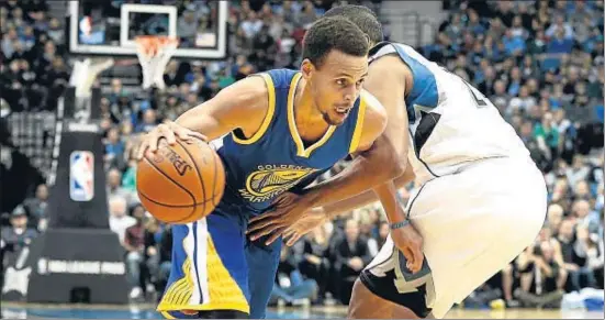  ?? JIM MONE / AP ?? Stephen Curry anotó 46 puntos contra Minnesota Timberwolv­es, el pasado jueves