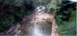  ?? | foto: De la autora ?? Río, senderos… naturaleza al por mayor y a la mano del campista.