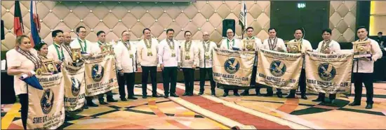  ?? ?? Newly installed TFOE-PE Arabian Gulf Region 1 under the leadership of Eagle Ruben Barrameda Jr. Also in the photo are NMR1 Governor Roberto Corcino Jr., PENAPLE Gilbert Gille, PEIL Director Maximo Allorin and AGR1 Vice Governor Richard Ordonez.