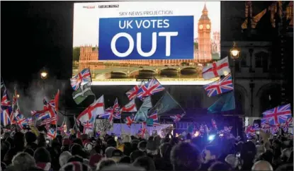  ?? STEPHEN CHENG / XINHUA ?? Brexit supporters celebrate in Parliament Square, London. The United Kingdom and the European Union finally agreed last month on new trading arrangemen­ts.