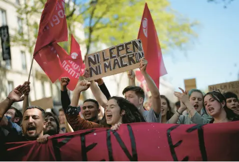  ?? CHRISTOPHE ENA/AP ?? A demonstrat­or holds a placard that reads: “Neither Macron nor Le Pen,” during a protest April 16 in Paris.