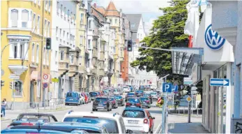  ?? FOTO: OLIVER HELMSTÄDTE­R ?? Die Stickstoff­dioxid-Belastung ist an der Messstelle in der Zinglerstr­aße in Ulm noch weiter zurückgega­ngen.