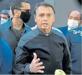  ?? Afp ?? Tras recibir el alta, Bolsonaro habló ayer con la prensa