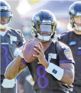  ?? KIM HAIRSTON/BALTIMORE SUN ?? Ravens quarterbac­k Lamar Jackson has added some muscle to his 212-pound frame.