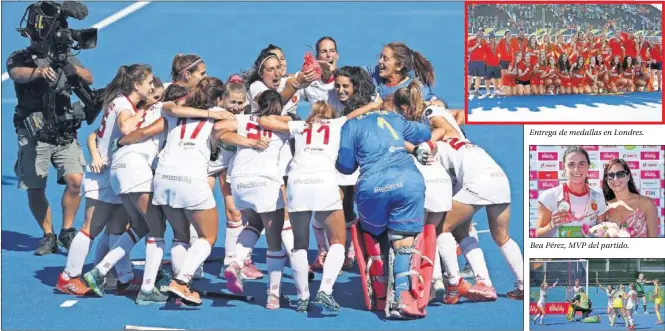  ??  ?? EUFORIA. Las RedSticks celebraron a lo grande la primera medalla de la historia del hockey hierba femenino en los Mundiales. Entrega de medallas en Londres. Bea Pérez, MVP del partido. España celebra uno de los goles.