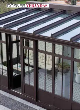  ??  ?? Les Vérandas Tourmaline, sont d'inspiratio­n classique, avec une toiture plate pour un esprit toiture terrasse moderne. Pensées dans le soin du détail, elles métamorpho­sent l'habitat et valorisent le patrimoine. Technal