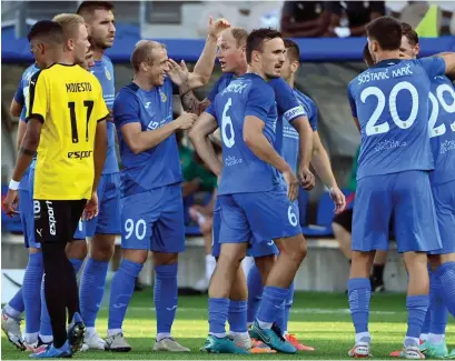  ?? FOTO: JUSSI NUKARI/LEHTIKUVA ?? ■ FC Honka förlorade på hemmaplan mot NK Domzale från Slovenien