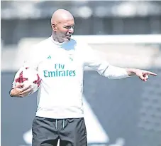  ??  ?? ESTRATEGA. Zinedine Zidane está positivo con miras a las competenci­as venideras.