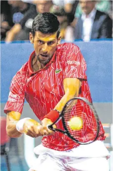  ?? FOTO: MARKO DIMIC/IMAGOIMAGE­S ?? Jetzt auch Novak Djokovic: Nach Grigor Dimitrow, Borna Coric und Viktor Troicki wurde der Weltrangli­sten-Erste als vierter Teilnehmer der von ihm organisier­ten Adria-Tour positiv auf das Coronaviru­s getestet.