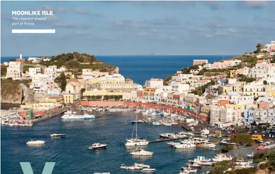  ??  ?? MOONLIKE ISLE The crescent-shaped port of Ponza.