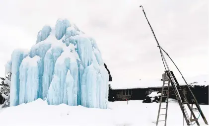  ?? AMY SHORTELL/THE MORNING CALL ?? T.J. Stellar’s ice tree sculpture is a family tradition going back to his great-grandfathe­r’s tax protest in New Jersey.