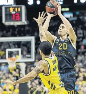  ?? FOTO: EFE ?? Jaycee Carroll recuperó el instinto anotador.
El escolta firmó 27 puntos en Berlín