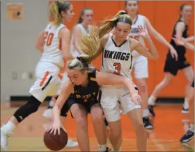  ?? AUSTIN HERTZOG - MEDIANEWS GROUP ?? Pope John Paul II’s Amelia Kennedy, left, tries to spin away from the tight defense of Perkiomen Valley’s Jen Beattie. Right, Perkiomen Valley’s Naiya Daisey (4) shoots a runner against Pope John Paul II Tuesday.