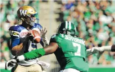  ?? MARK TAYLOR/THE CANADIAN PRESS ?? Willie Jefferson and the Saskatchew­an Roughrider­s defence held Winnipeg Blue Bombers quarterbac­k Matt Nichols in check on Sunday.