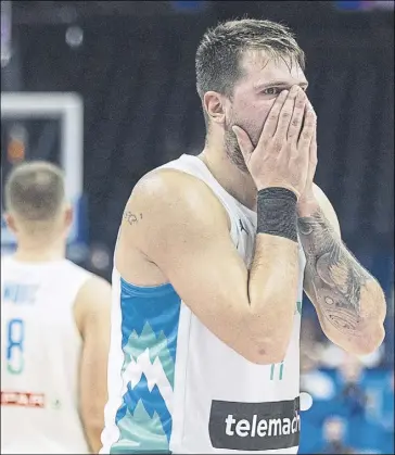  ?? Foto: getty ?? Luka Doncic, KO con Eslovenia. Los problemas físicos limitaron a la estrella de los Mavericks ante eslovenia