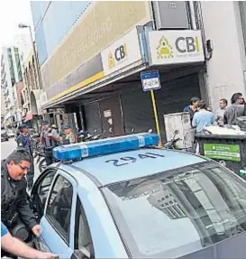  ?? (LA VOZ) ?? Febrero de 2014. Allanamien­tos a CBI, tras la muerte de Suau.