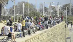  ?? AP / EMILIO MORENATTI ?? Las aglomeraci­ones del domingo en Barcelona dieron la vuelta al mundo.