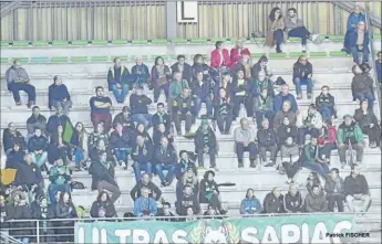  ??  ?? Une centaine de supporters avaient fait le déplacemen­t