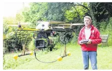  ??  ?? Dans son jardin, Gérard Dodier a pu tester sa machine.