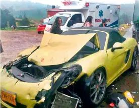  ?? TOMADA DE TWITTER ?? Así quedó el vehículo Porsche Boxster, tras el accidente en la vía Bogotá-Tunja.