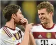  ??  ?? Hat Thomas Müller den Witz verstanden, den Xabi Alonso erzählt?