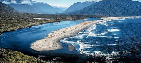  ?? SUPPLIED ?? The idyllic waterfront home is nestled amongst some of the South Island’s most picturesqu­e locations.