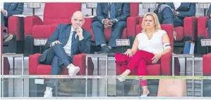  ?? FOTO: IMAGO ?? Fifa-Präsident Gianni Infantino saß beim Spiel zwischen Deutschlan­d und Japan neben Nancy Faeser auf der Tribüne.