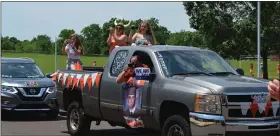  ?? SUBMITTED PHOTO ?? The Roberto family drives up to celebrate the graduation of their son, Cole.