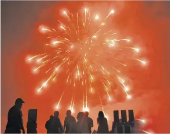  ?? 2015 FILE PHOTO BY KATHY KROMETIS ?? Independen­ce Day fireworks will return this summer.