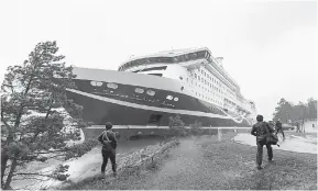  ?? — Gambar AFP ?? TERDAMPAR: Kapal ‘Grace’ milik The Viking Line dilihat terdampar di Mariehamn, di kepulauan Aland di Finland.