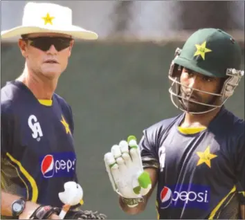  ??  ?? THE MASTER AND PUPIL. . . Pakistan’s specialist batting coach Grant Flower (left), seen here working with Asad Shafiq, has been a key factor in helping the Asian giants become a successful side