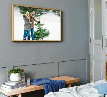  ?? Fotos: Samsung/ Hersteller ?? Ein Fernseher? Ja, aber nicht irgendeine­r. Samsungs „The Frame“zeigt neben dem TV Programm entweder eigene Fotos (Bild) oder berühmte Kunstwerke in superschar­fer Auflösung an. So wird die Glotze zum Gemälde.