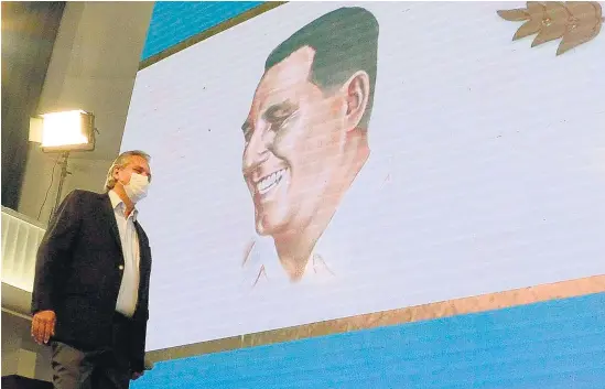  ??  ?? El presidente Alberto Fernández fue el único orador del acto en la sede de la CGT.
