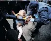  ?? BRENDAN MAGAAR African News Agency (ANA) ?? A MOTHER trying to hold on to her child while police try to arrest her. |