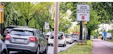  ?? RP-FOTO: ANNE ORTHEN ?? In Fahrtricht­ung Neuss kam es immer mal wieder zu kurzen Wartezeite­n durch die Spursperru­ngen auf dem Südring.