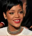  ??  ?? Divas like Madonna and Rihanna have been seen making red carpet appearance­s with sparkles on their teeth.