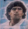  ?? AFP ?? Mito Uno dei tantissimi murales argentini su Diego Maradona
●