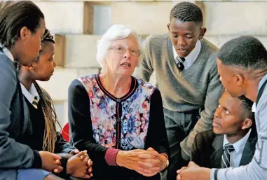  ?? PICTURE: TRACEY ADAMS ?? HOME TRUTHS: Struggle heroine Louise Asmal speaks to pupils. From left are Sinethemba Betela, 19, Lilitha Vanda, 18, Keletso Mashaba, 16, Thembinkos­i Sono, 19, and Luvuyo Gola, 19.