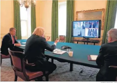  ?? ANDREW PARSONS / EFE ?? El primer ministro británico, Boris Johnson, durante la videoconfe­rencia con los líderes europeos.