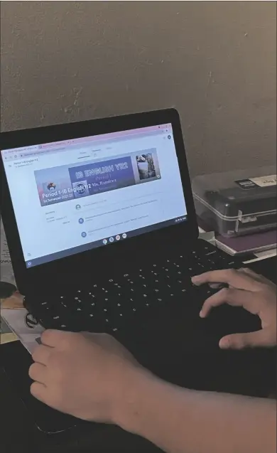  ?? PHOTO EVELIN ARBALLO ?? A student works on his homework using the Chromebook at home on Oct. 22.