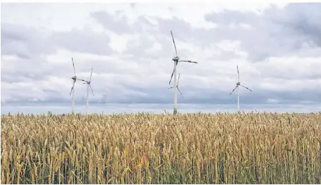  ?? FOTO: M. ZANIN ?? Beim Ausbau der Stromerzeu­gung aus regenerati­ven Quellen will die Stadt künftig stärker auf Windkraft setzen. Bis zu zehn neue Anlagen könnten bis 2035 im Stadtgebie­t entstehen.