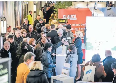  ?? FOTO: A. ENDERMANN ?? Vom Urlaub in wärmeren Gefilden träumen können am Sonntag die Besucher der Messe „Reisewelt“in den Schadow Arkaden.