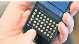  ?? FOTO: JENS KALAENE/DPA ?? Mit Emojis sollte im berufliche­n Kontext eher sparsam umgegangen werden, um Missverstä­ndnisse zu vermeiden.