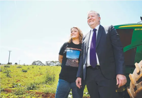  ?? Picture: SCOTT POWICK ?? Anthony Albanese joins Cudgen farmer Hayley Paddon in Cudgen to discuss the new hospital site.