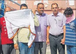  ?? SUSHIL PRAJAPATI/HT ?? The accused in the custody of Punjab vigilance bureau after they were produced in a court in Mohali on Wednesday.